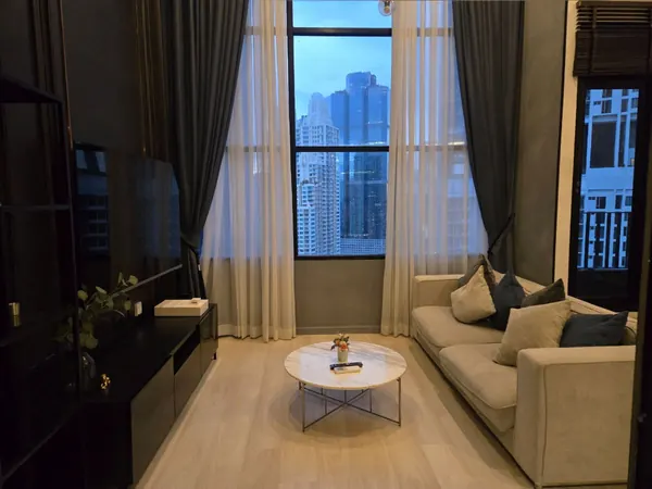 Living room of the 1-bedroom condo (37.95 sq.m.) at Knightsbridge Prime Sathorn