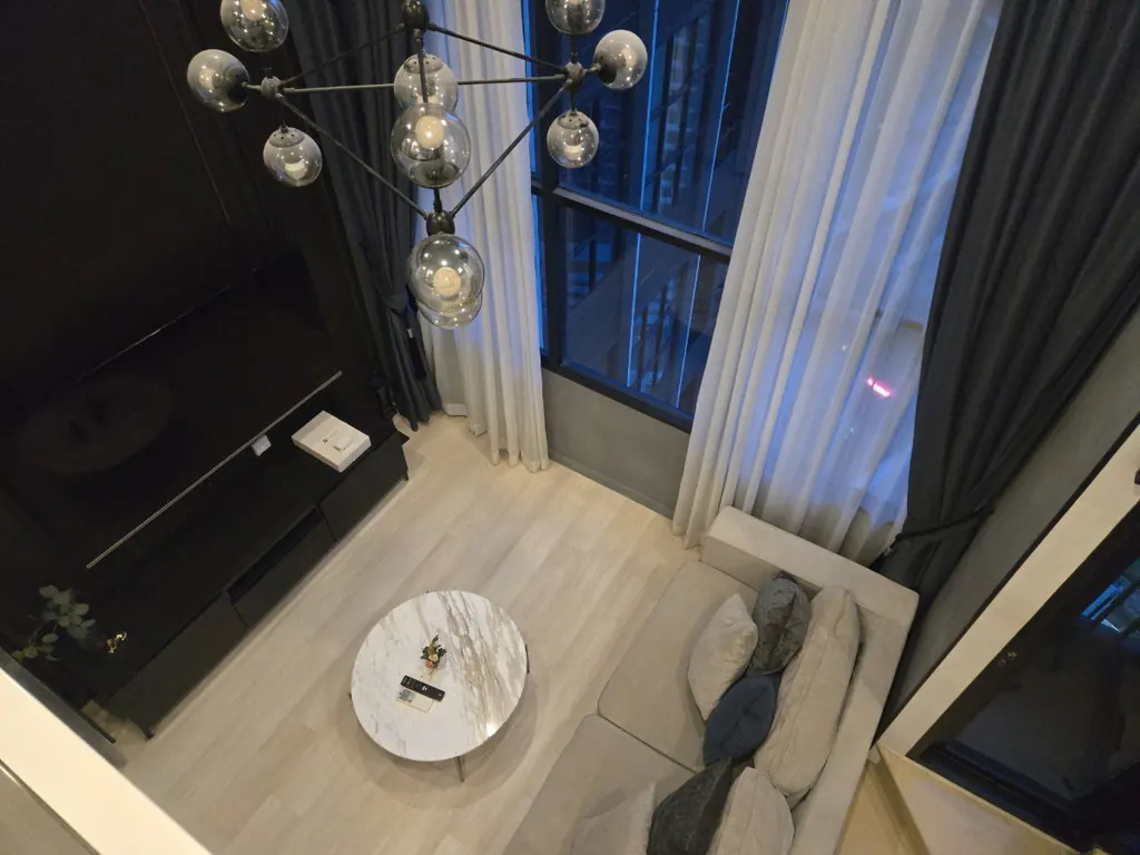 Knightsbridge Prime Sathorn的1房公寓（37.95平方米）客厅（景观3）