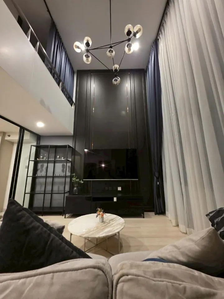 Knightsbridge Prime Sathorn的1房公寓（37.95平方米）客厅（景观4）