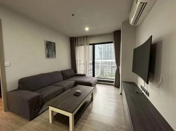 Living room of the 2-bedroom condo (80.03 sq.m.) at Rhythm Ekkamai