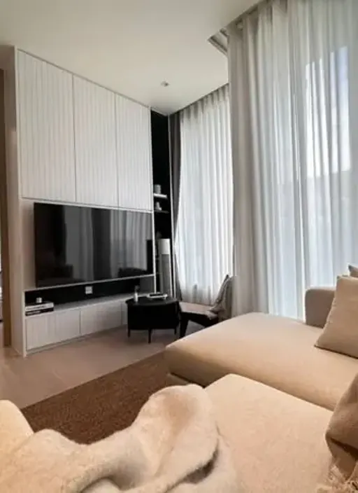 Living room of the 1-bedroom condo (47 sq.m.) at The Esse Asoke