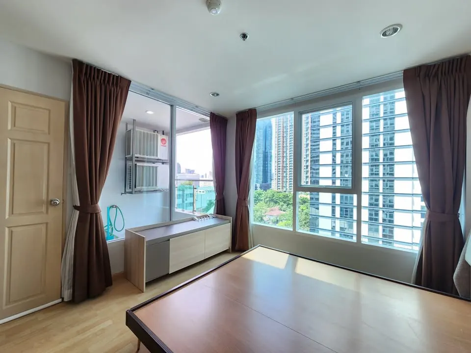 Bedroom (view 3) of the 1-bedroom condo (52 sq.m.) at Sukhumvit Living Town