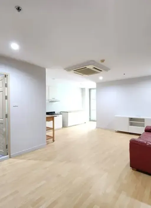 Living room of the 1-bedroom condo (52 sq.m.) at Sukhumvit Living Town