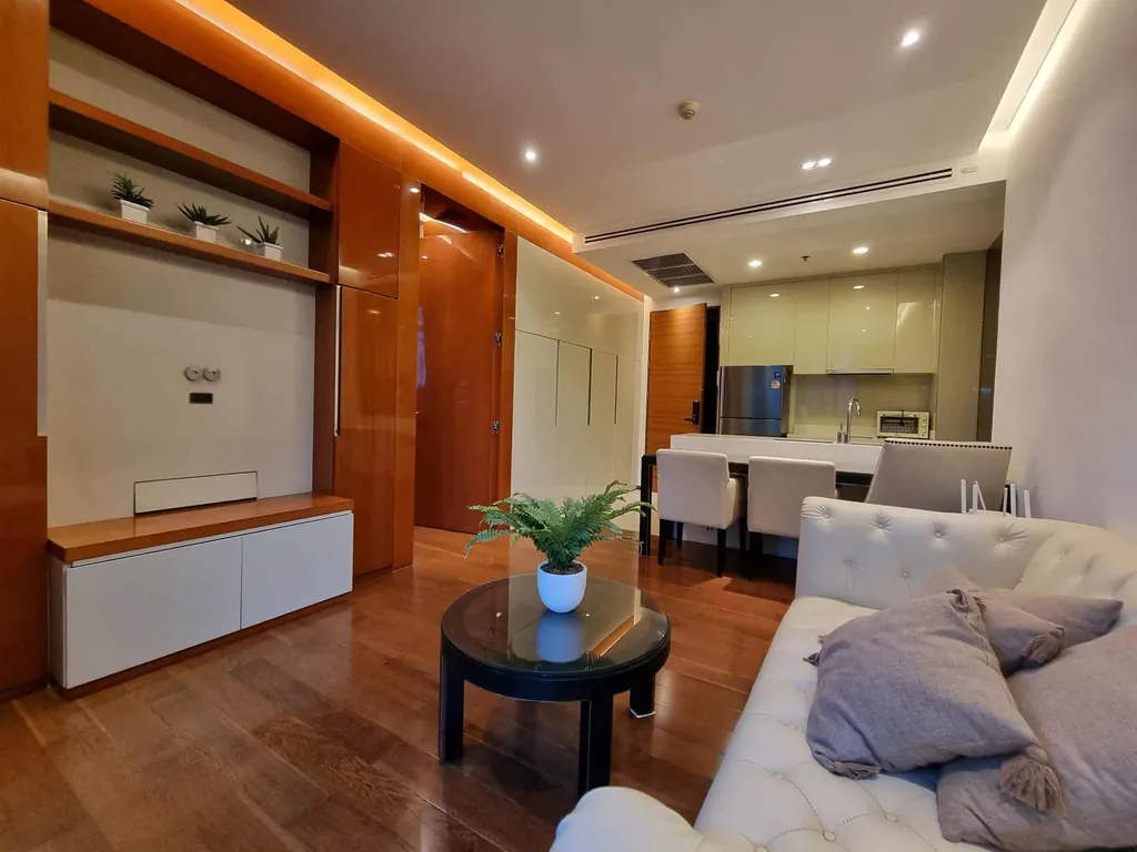 Living room (view 5) of the 1-bedroom condo (52.03 sq.m.) at The Address Sukhumvit 28