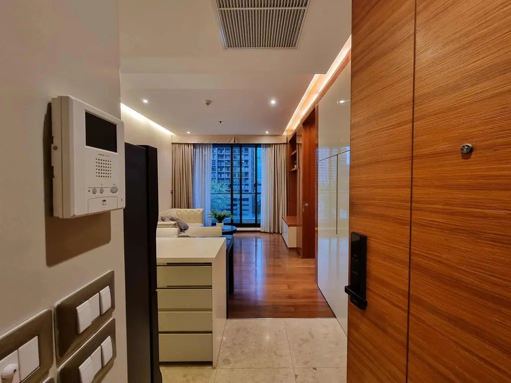 Living room (view 6) of the 1-bedroom condo (52.03 sq.m.) at The Address Sukhumvit 28