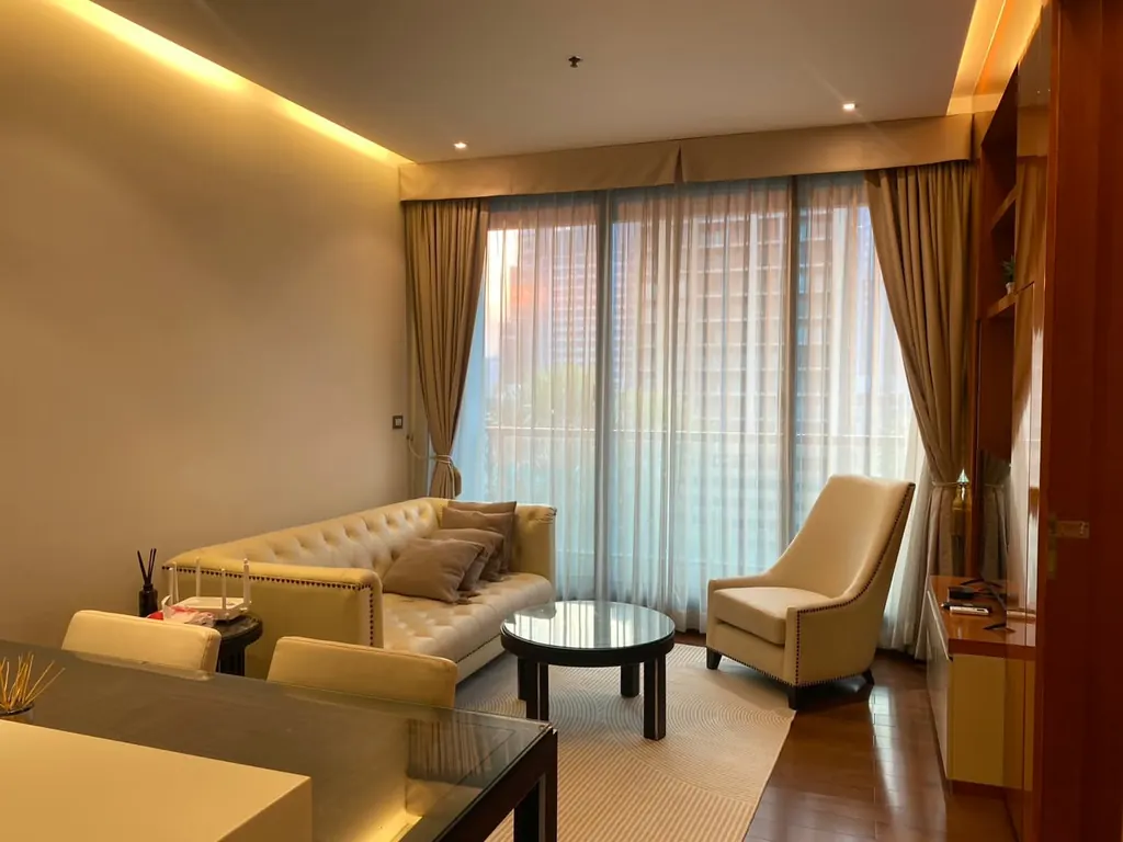 Living room (view 7) of the 1-bedroom condo (52.03 sq.m.) at The Address Sukhumvit 28