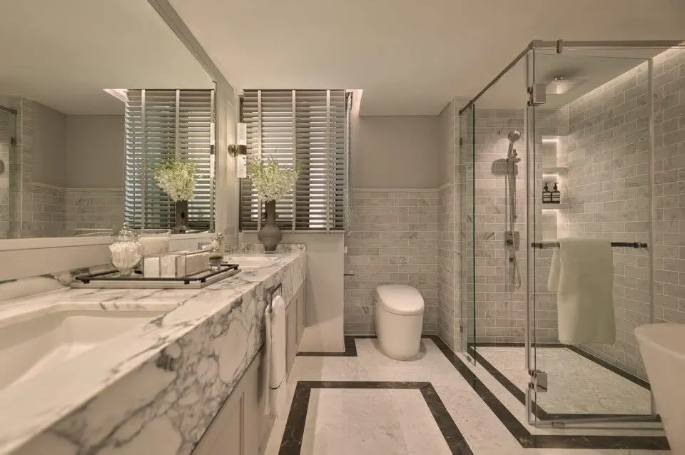 Bathroom (view 2) of the 3-bedroom condo (234 sq.m.) at Canvas 39