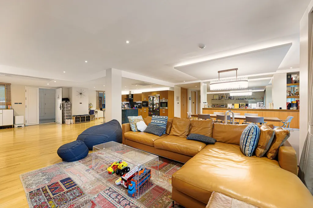 Foto 2 von Angebot DA-2433576: 4-Zimmer-Eigentumswohnung (303 m²) im Silver Heritage Condominium