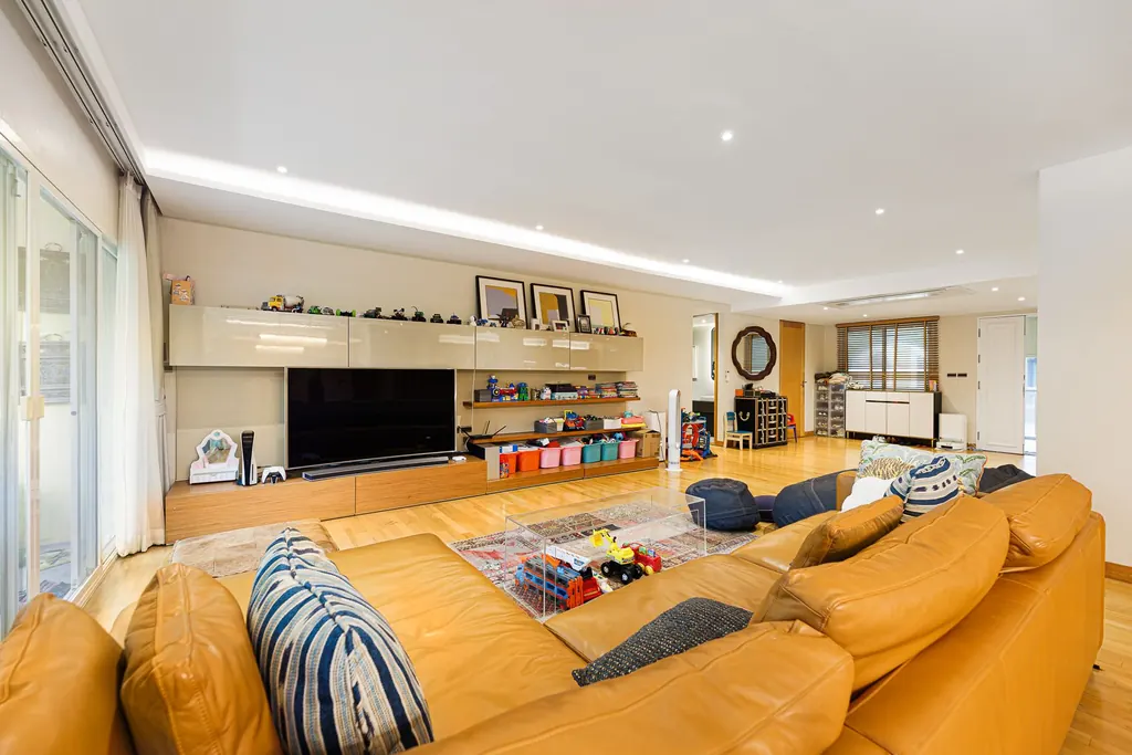 Foto 4 von Angebot DA-2433576: 4-Zimmer-Eigentumswohnung (303 m²) im Silver Heritage Condominium