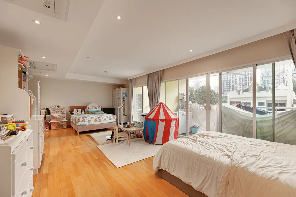 Foto 8 von Angebot DA-2433576: 4-Zimmer-Eigentumswohnung (303 m²) im Silver Heritage Condominium