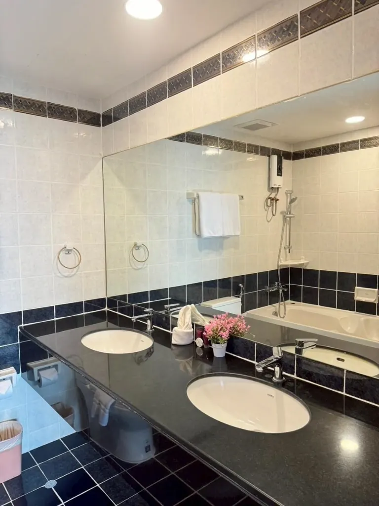 Photo 8 of listing DA-2440452: 1-bedroom condo (105 sq.m.) at United Tower Thong Lor