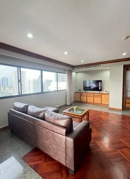 Photo 1 of listing DA-2440452: 1-bedroom condo (105 sq.m.) at United Tower Thong Lor