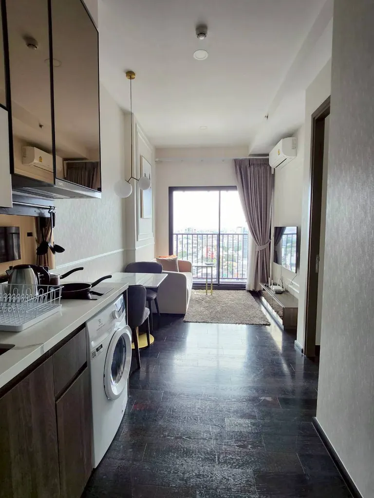 Photo 1 of listing DA-2446604: 1-bedroom condo (32 sq.m.) at Park Origin Thonglor