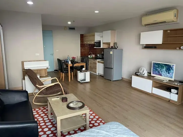 Living room (view 2) of the 1-bedroom condo (47 sq.m.) at St. Louis Grand Terrace