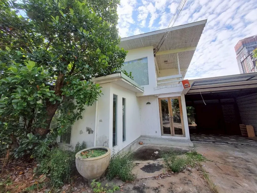 Exterior of Sell Detached houses with land Ekkamai 10 Lane 2