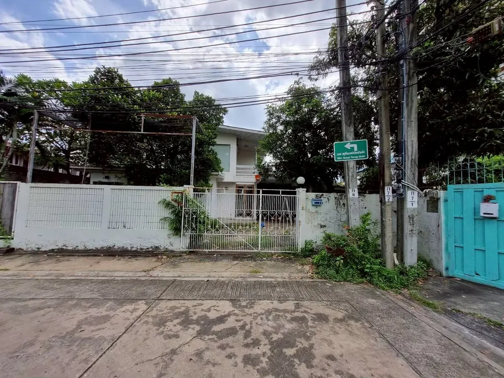 Exterior of Sell Detached houses with land Ekkamai 10 Lane 2
