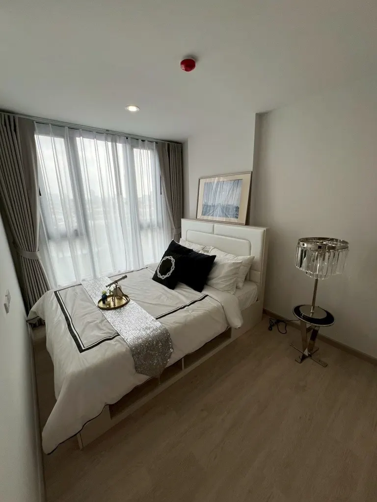 Schlafzimmer der 2-Zimmer-Wohnung (45.95 m²) im Thana Astra Sathorn-Chan