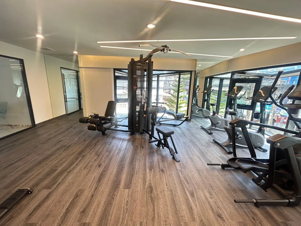 Gemeinschafts-Fitnessstudio im Thana Astra Sathorn-Chan