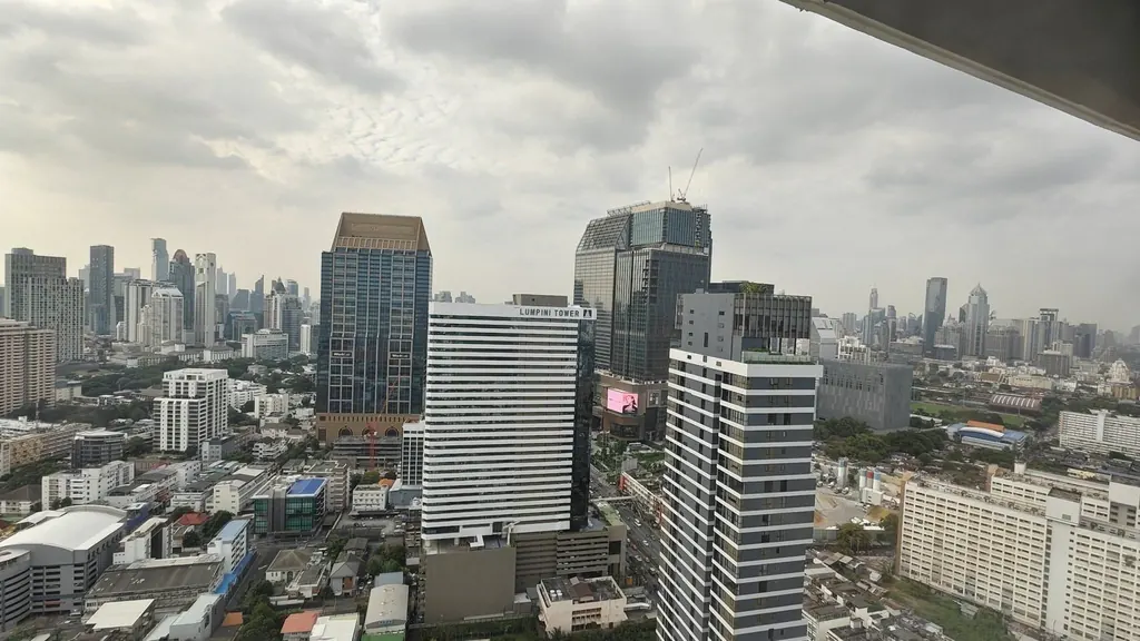 Photo 2 of listing DA-2490732: 2-bedroom condo (138.52 sq.m.) at Amanta Lumpini