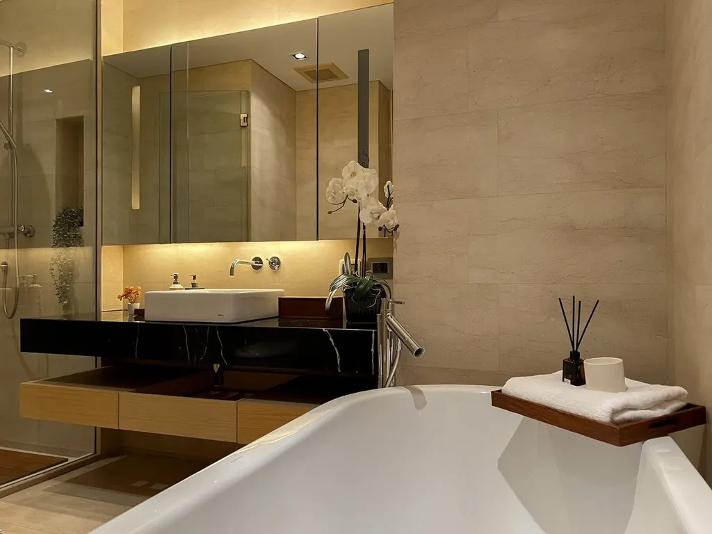 ภาพที่ 10 จากประกาศ DA-2543446 คอนโด 2 ห้องนอน 96 ตร.ม. ศาลาแดง เรสซิเด้นซ์ คอนโดมิเนียม