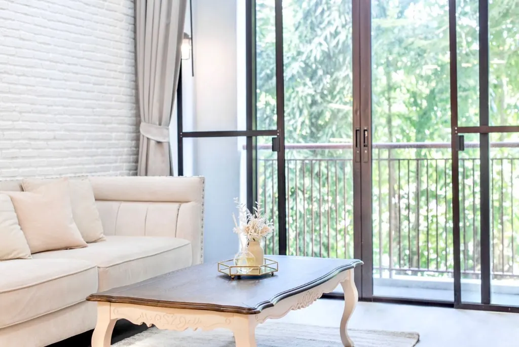 Vincente Sukhumvit 49 Condominium 1房公寓（59.46 平方米）的客厅（景观 3）