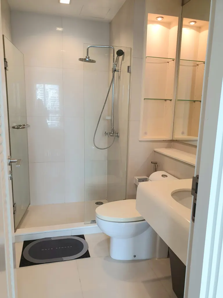 Bathroom of the 1-bedroom condo (41 sq.m.) at Ivy Sathorn 10