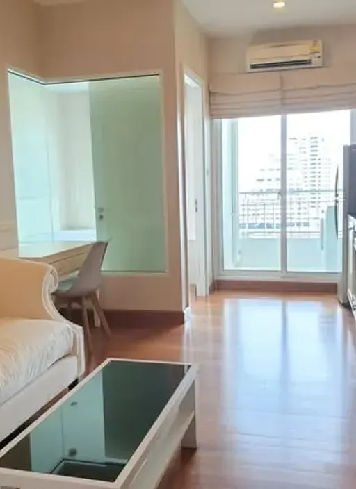 Living room of the 1-bedroom condo (41 sq.m.) at Ivy Sathorn 10