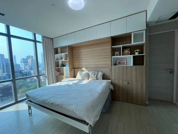 Living room of the 2-bedroom condo (90 sq.m.) at The Room Sukhumvit 21