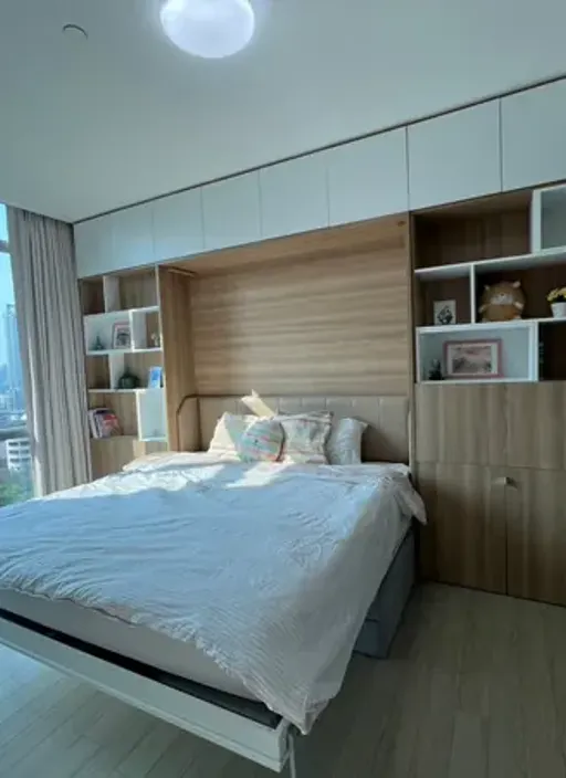 Living room of the 2-bedroom condo (90 sq.m.) at The Room Sukhumvit 21