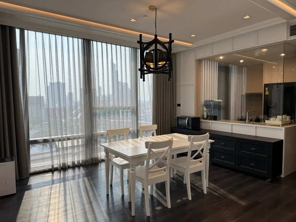 Photo 2 of listing DA-2818332: 1-bedroom condo (104 sq.m.) at The Bangkok Sathorn