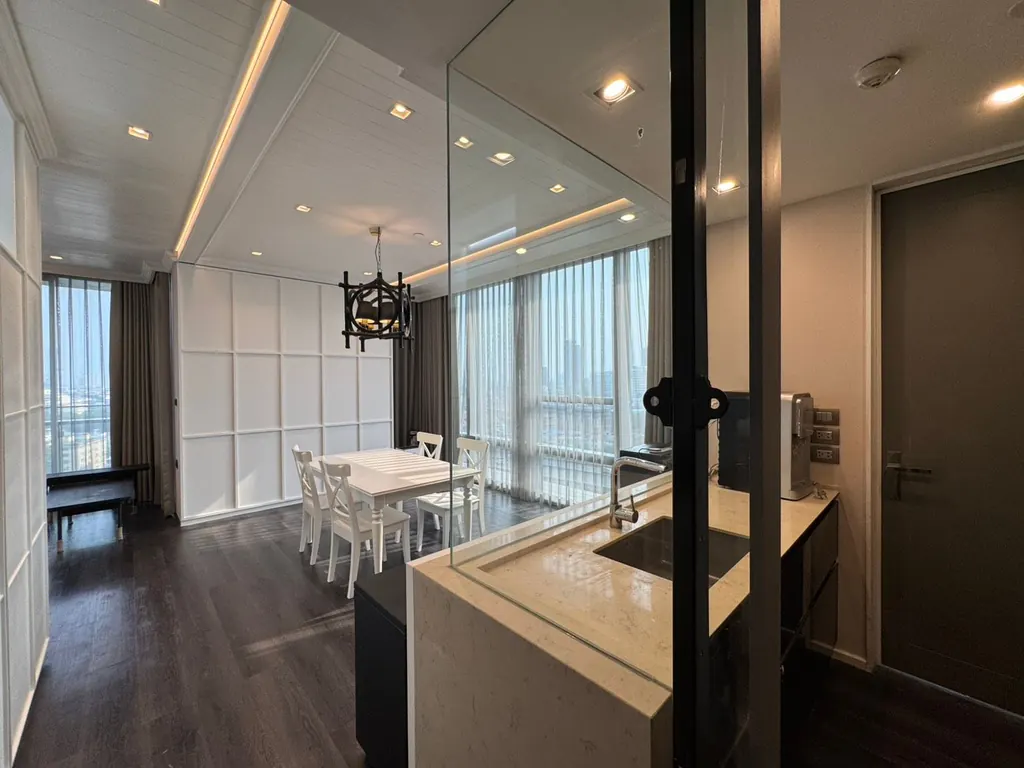 Photo 3 of listing DA-2818332: 1-bedroom condo (104 sq.m.) at The Bangkok Sathorn