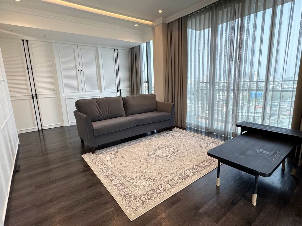 Photo 4 of listing DA-2818332: 1-bedroom condo (104 sq.m.) at The Bangkok Sathorn