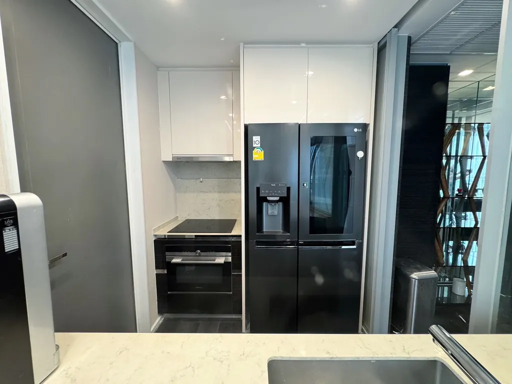 Photo 7 of listing DA-2818332: 1-bedroom condo (104 sq.m.) at The Bangkok Sathorn
