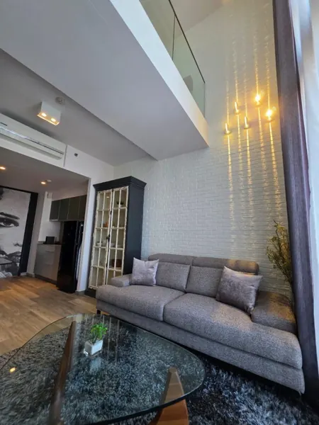 Living room of the 1-bedroom condo (45 sq.m.) at The Lofts Ekkamai