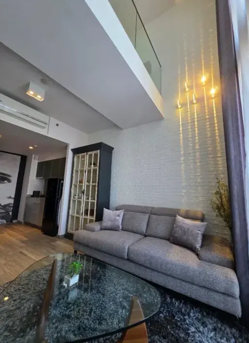 Living room of the 1-bedroom condo (45 sq.m.) at The Lofts Ekkamai