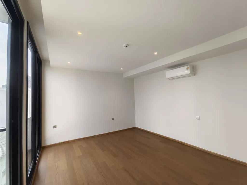 Photo 3 of listing DA-2836884: 2-bedroom condo (103.24 sq.m.) at Via 34