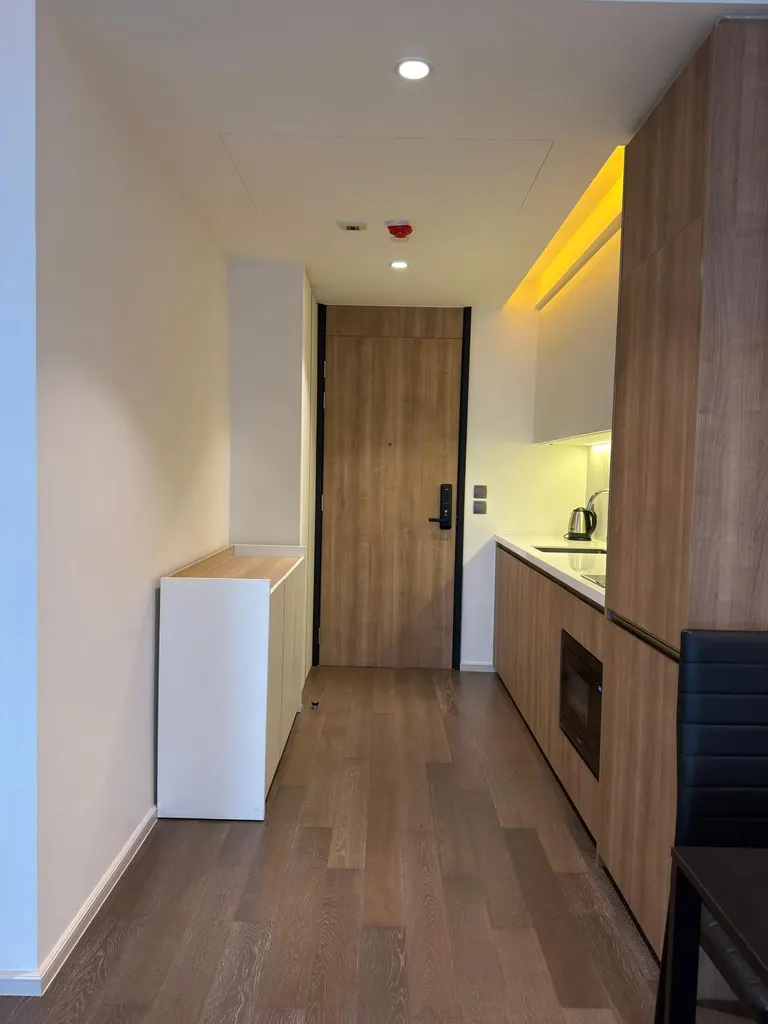 Photo 3 of listing DA-2903083: 1-bedroom condo (43 sq.m.) at Muniq Sukhumvit 23