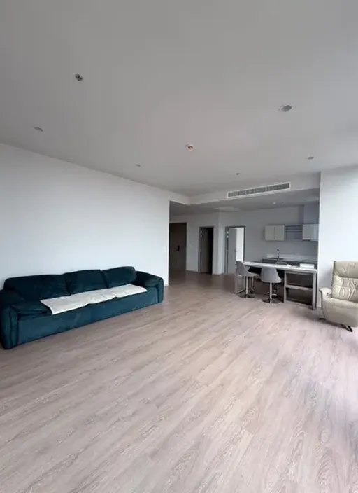 Photo 1 of listing DA-2904480: 3-bedroom condo (188 sq.m.) at The Issara Sathorn