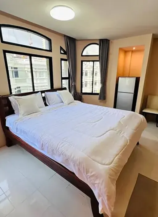Living room of the 4-bedroom townhouse (350 sq.m.) at Moo Baan Chicha Castle