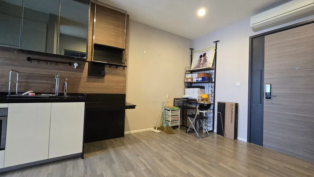Wohnzimmer der 1-Zimmer-Eigentumswohnung (35 m²) im The Room Sathorn - St. Louis
