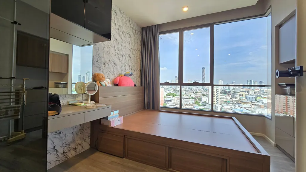 Schlafzimmer der 1-Zimmer-Eigentumswohnung (35 m²) im The Room Sathorn - St. Louis