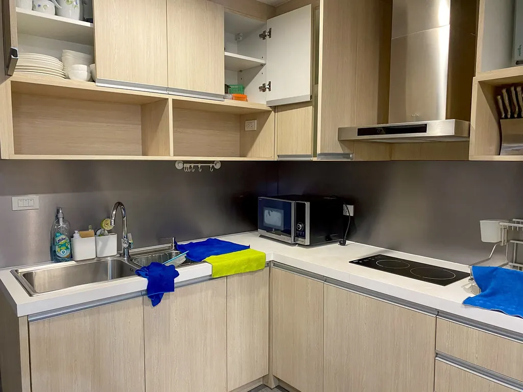 Kitchen of the 2-bedroom condo (80.83 sq.m.) at Asoke Place