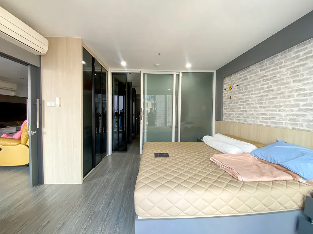 Bedroom (view 2) of the 2-bedroom condo (80.83 sq.m.) at Asoke Place