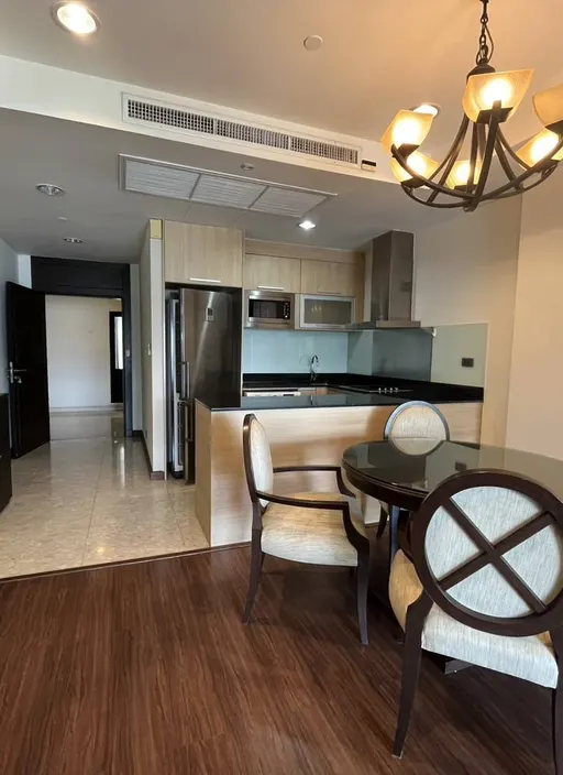 Photo 1 of listing DA-2974447: 2-bedroom condo (94 sq.m.) at Sathorn Gardens