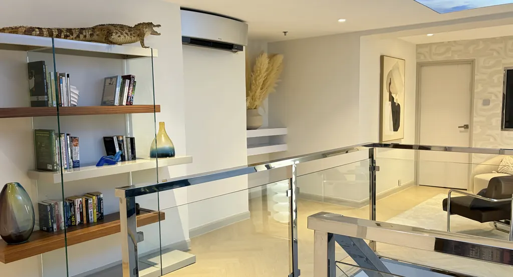 Living room (view 3) of the 4-bedroom condo (340 sq.m.) at Baan Piya Sathorn