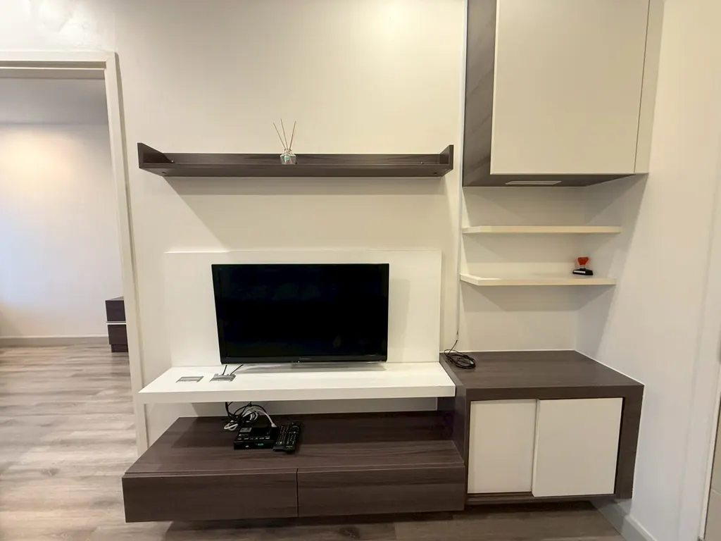 Living room (view 4) of the 1-bedroom condo (35 sq.m.) at Centric Sathorn-St. Louis