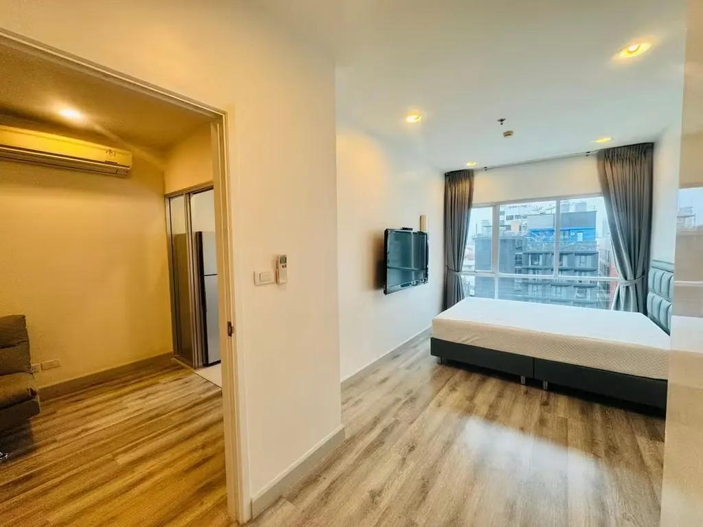 Bedroom (view 2) of the 1-bedroom condo (35 sq.m.) at Centric Sathorn-St. Louis