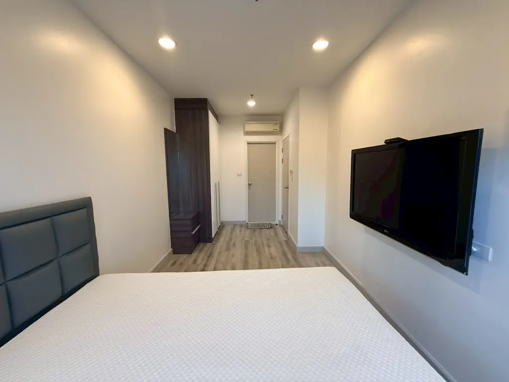 Bedroom (view 4) of the 1-bedroom condo (35 sq.m.) at Centric Sathorn-St. Louis