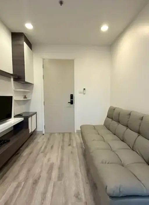 Living room of the 1-bedroom condo (35 sq.m.) at Centric Sathorn-St. Louis