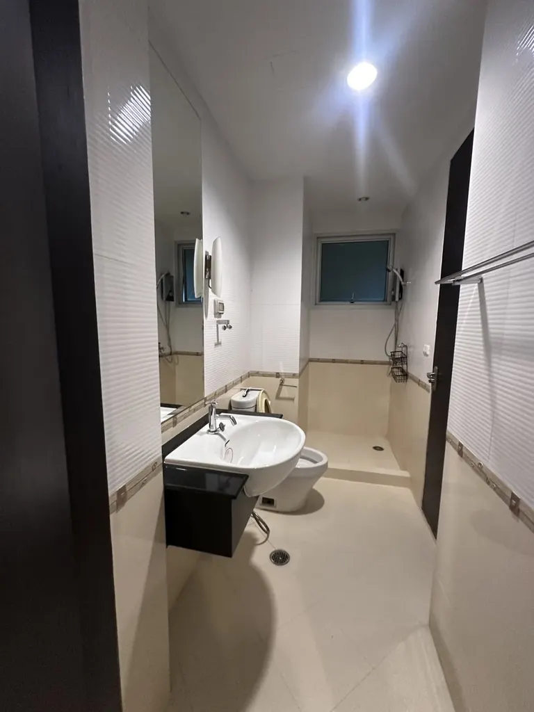 Bathroom of the 2-bedroom condo (84 sq.m.) at The Address Siam